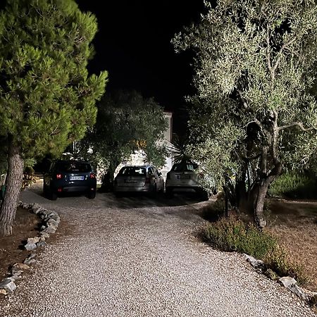B&B Villa Mediterranee Con Parking Space Trani Exterior foto
