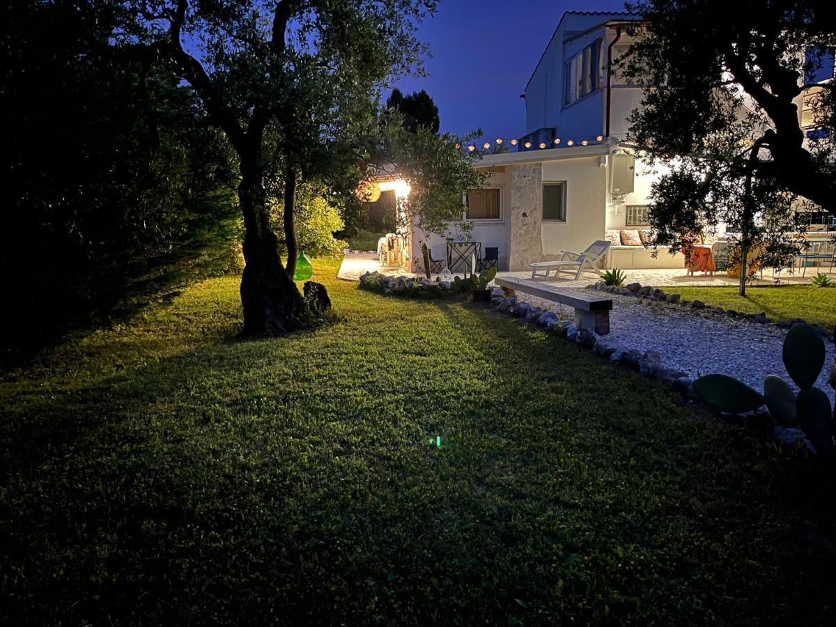 B&B Villa Mediterranee Con Parking Space Trani Exterior foto