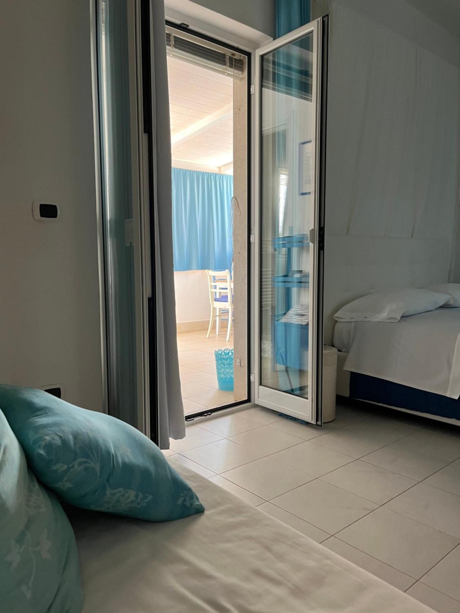 B&B Villa Mediterranee Con Parking Space Trani Exterior foto