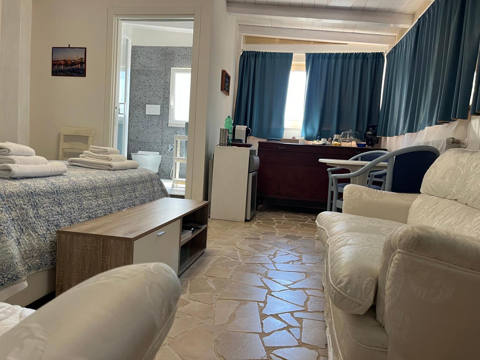 B&B Villa Mediterranee Con Parking Space Trani Exterior foto