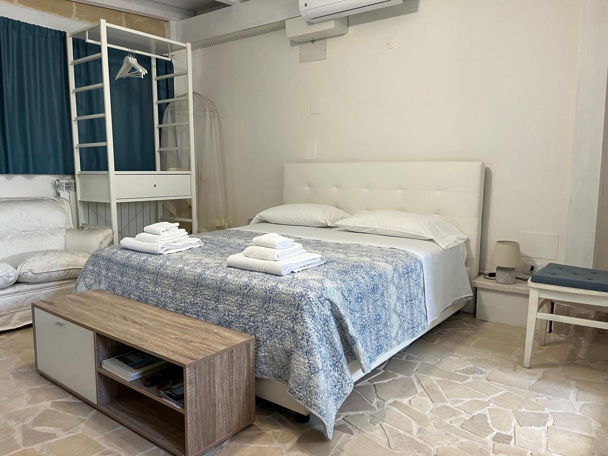 B&B Villa Mediterranee Con Parking Space Trani Exterior foto