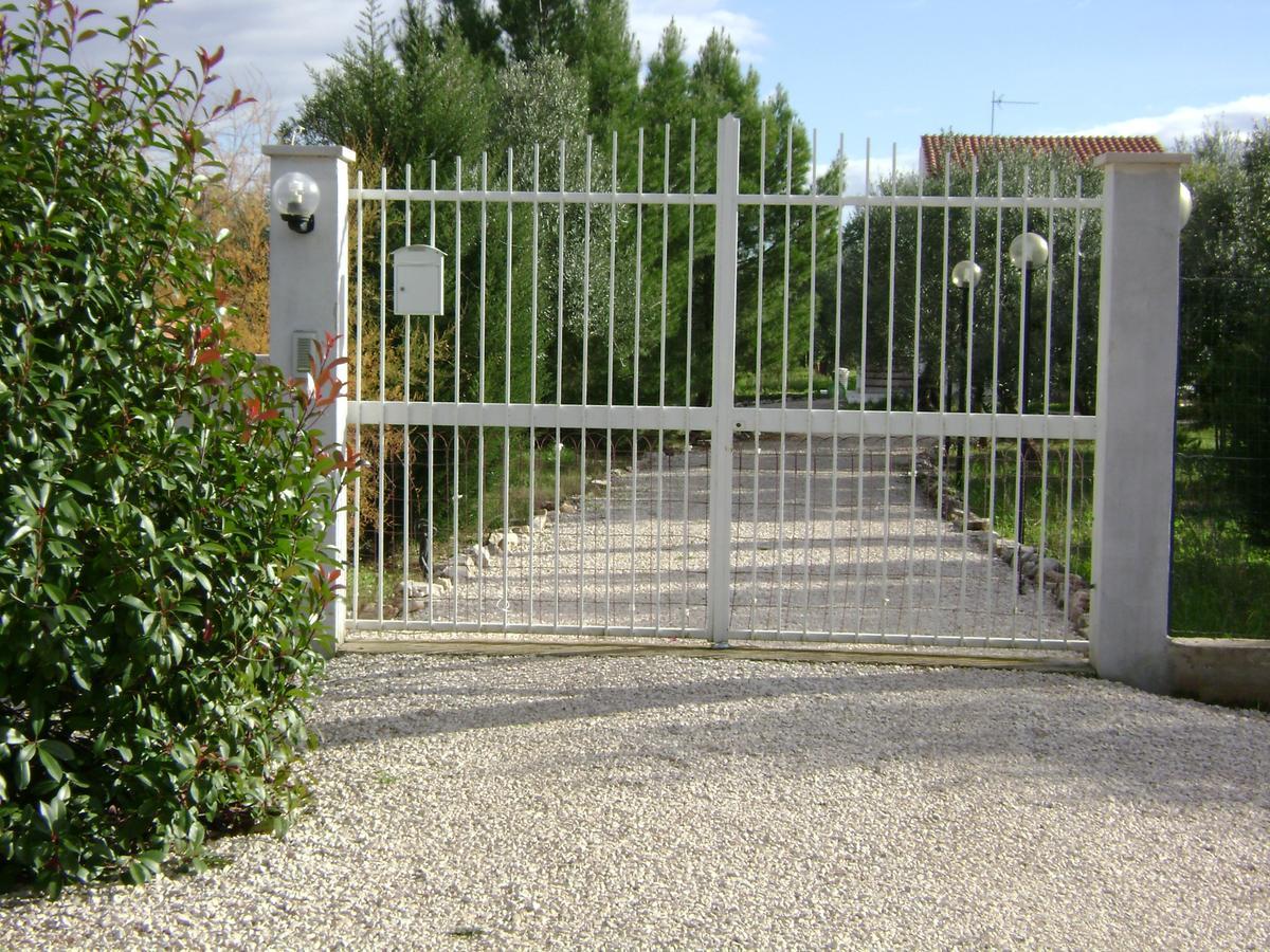 B&B Villa Mediterranee Con Parking Space Trani Exterior foto