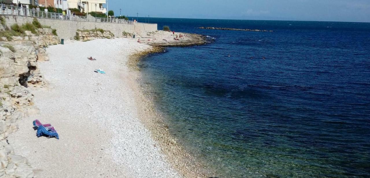 B&B Villa Mediterranee Con Parking Space Trani Exterior foto